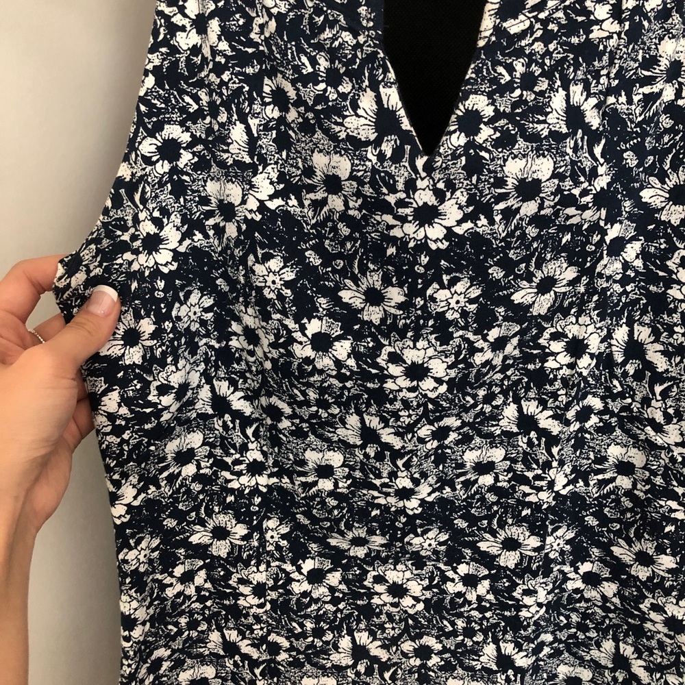 Form-fitting Flowery Dress